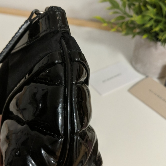 ✨Burberry✨ Patent Accent Cosmetic Bag - Picture 12 of 12